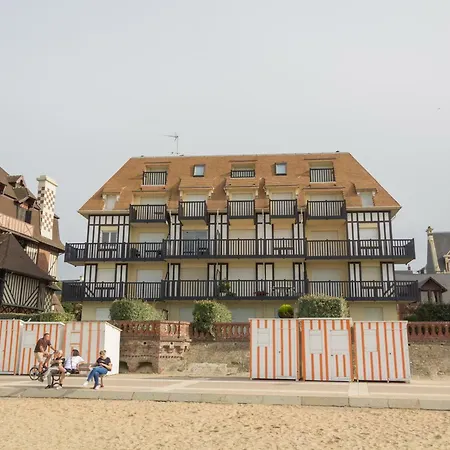 Face A La Avec Balcon