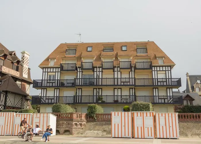 Face A La Avec Balcon